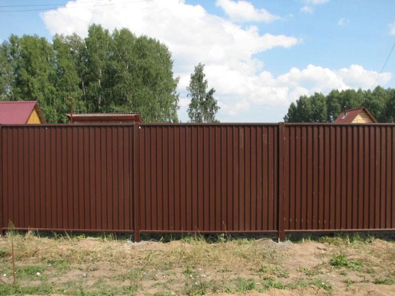 Забор для дачи из профнастила c профилем С-20